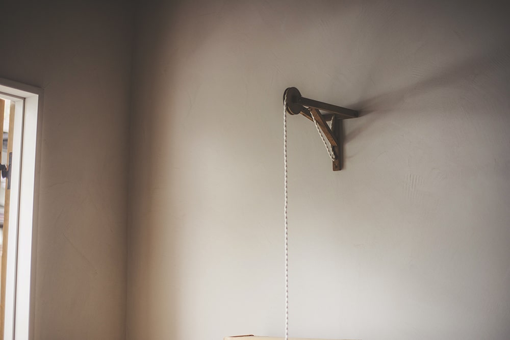 Pulley on the wall
